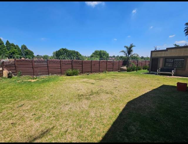 BUSINESS FOR SALE IN KEMPTON PARK EXT 05